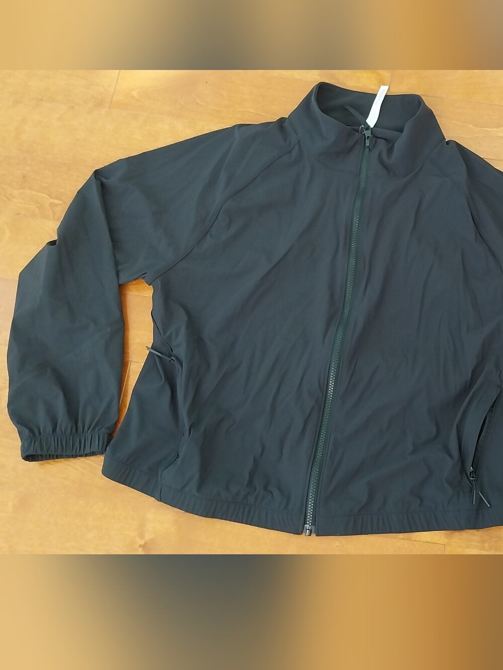 🌳Brand New Full-Zip Lightweight Jacket With 2 Side Zipped Pockets